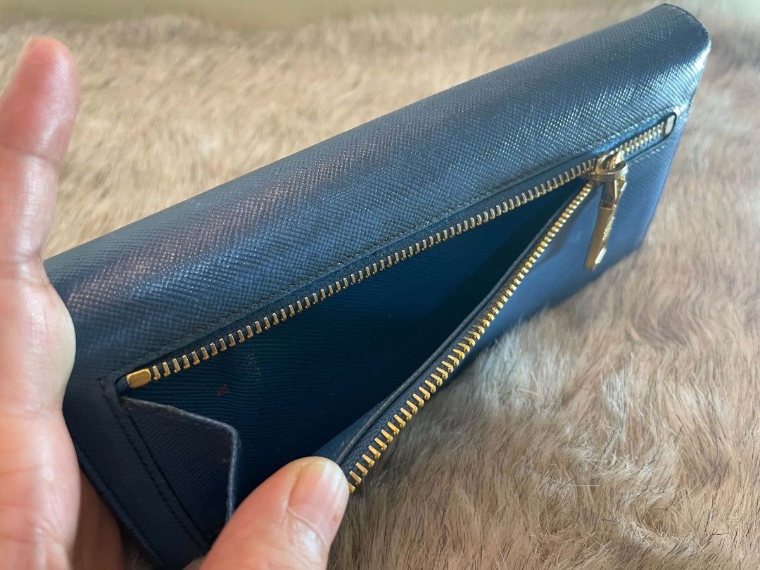 Prada Saffiano Leather Wallet (Category: Luxury Bags & Wallets) located in Plaridel. Submitted by collectors_blocc (Listing ID 1439610295, Image 2). Description: .