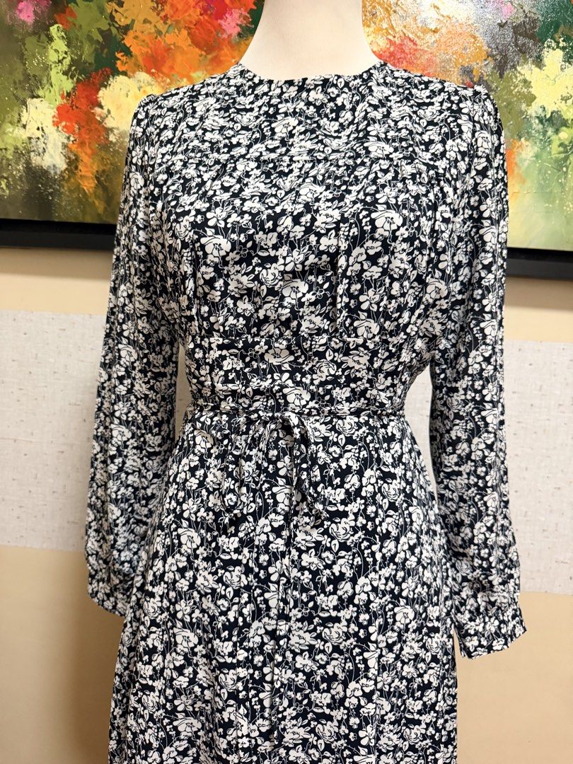 Printed maxi dress (Category: Dresses) located in Muntinlupa City. Submitted by gap0710 (Listing ID 1439669216, Image 2). Description: Printed long dress with side straps. In excellent, like new condition. This is free size but can fit medium to large frame. .