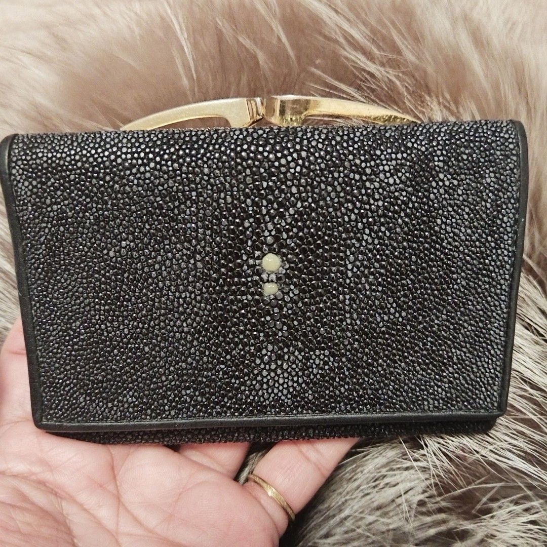 Purse Genuine Stingray Skin Wallet (Category: Wallets & Card holders) located in Bulacan. Submitted by brandedbagspreloved (Listing ID 1439690796, Image 1). Description: korea Bought in very good condition pang pa swerteng wallet.