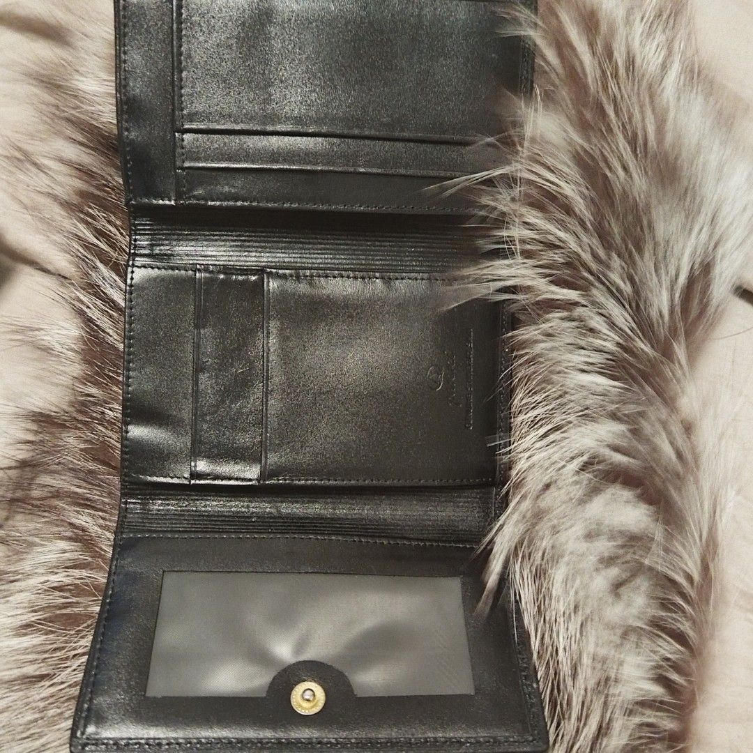Purse Genuine Stingray Skin Wallet (Category: Wallets & Card holders) located in Bulacan. Submitted by brandedbagspreloved (Listing ID 1439690796, Image 2). Description: korea Bought in very good condition pang pa swerteng wallet.