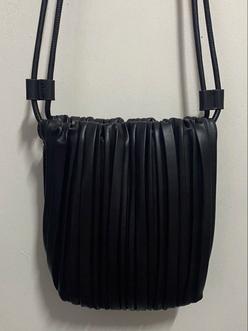 Revolve Daily Leather Crossbag (Category: Cross-body Bags) located in Pasay City. Submitted by dyongjo (Listing ID 1439716597, Image 3). Description: Never used Brand new in great condition Color: Black Material: Vegan Leather Closure: Magnetic Button closure Size: 22x15x2cm Strap: 122cm Bought from Hellochingu (Korea) MOP: BPI/Gcash Pickup/Delivery: GGX/Lalamove/Grab (fee NOT yet included in price) 📍Pasay City.