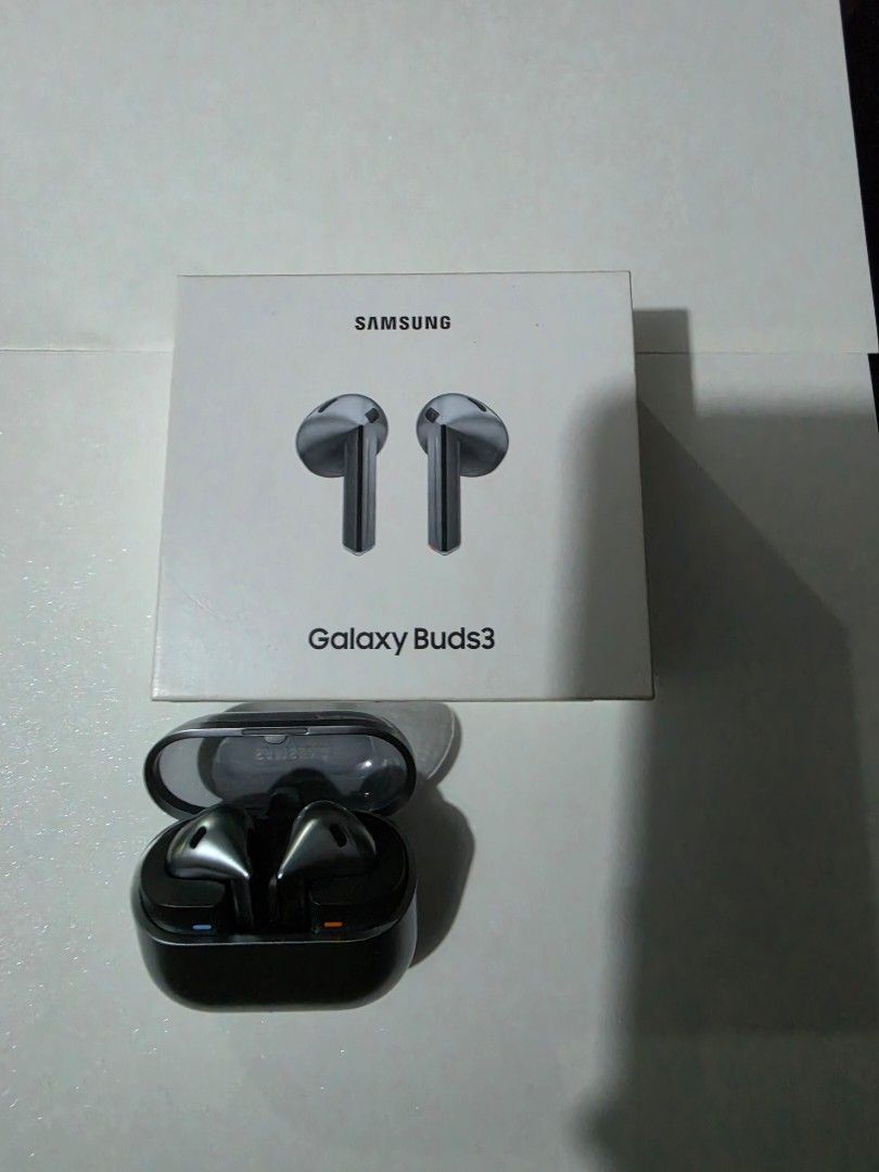 Samsung Galaxy Buds3 (Category: Earphones) located in Paranaque City. Submitted by livecat.088919 (Listing ID 1439608185, Image 1). Description: - Samsung Galaxy Buds3 - Color: Black earbuds - Includes charging case - Comes with original box open just to test. came as a freebir when bought the s26 ultra.