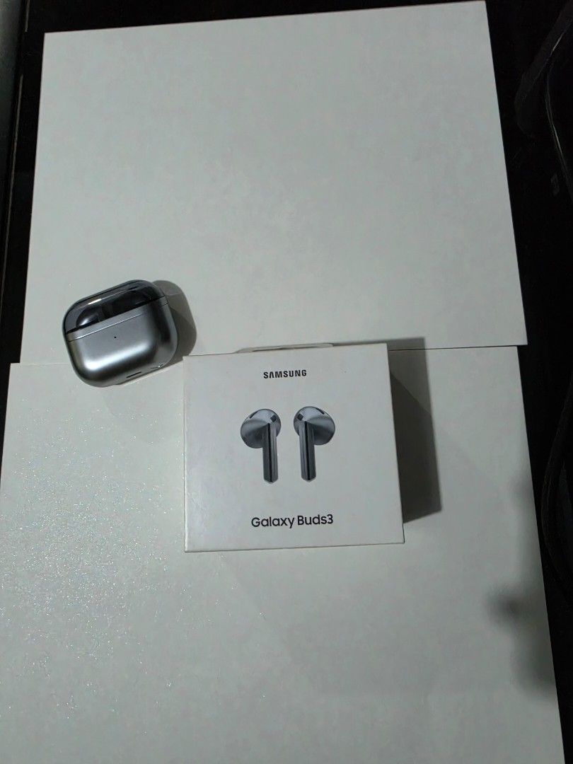 Samsung Galaxy Buds3 (Category: Earphones) located in Paranaque City. Submitted by livecat.088919 (Listing ID 1439608185, Image 2). Description: - Samsung Galaxy Buds3 - Color: Black earbuds - Includes charging case - Comes with original box open just to test. came as a freebir when bought the s26 ultra.