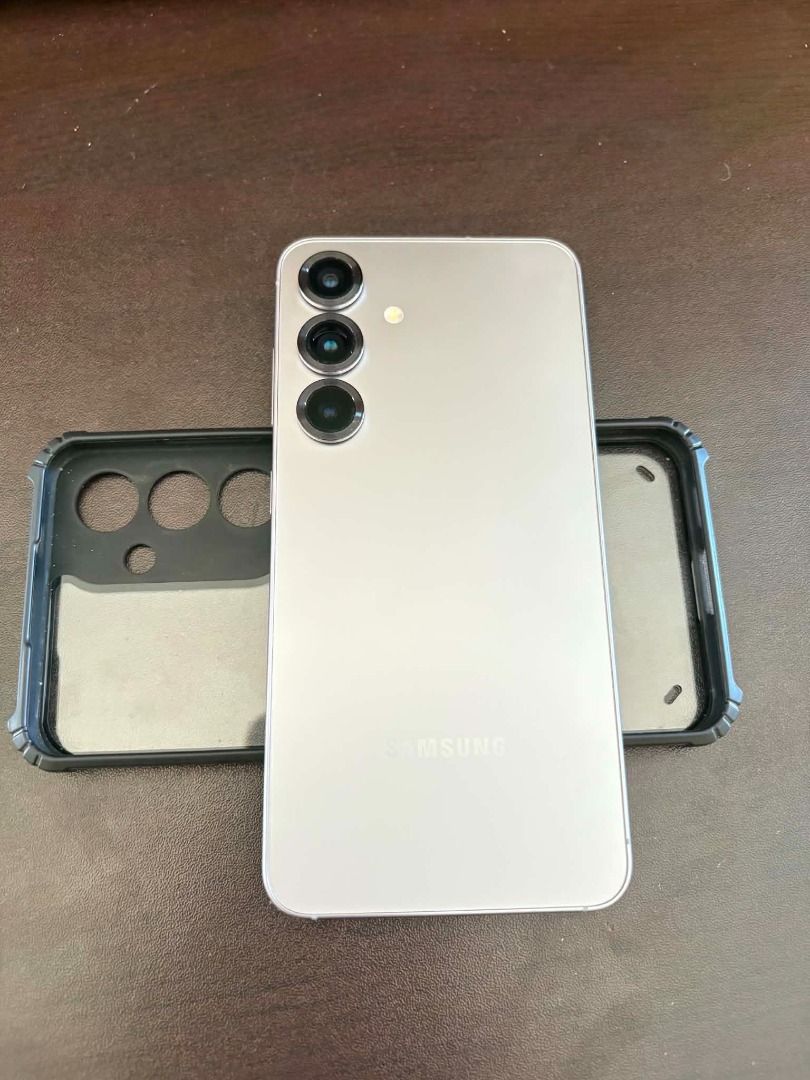 Samsung S25 5G (Category: Samsung) located in Caloocan City. Submitted by keenstar_788c05 (Listing ID 1439784070, Image 1). Description: No issues 100% Brand new condition 100% Legit With, case tempered samsung origcharger.