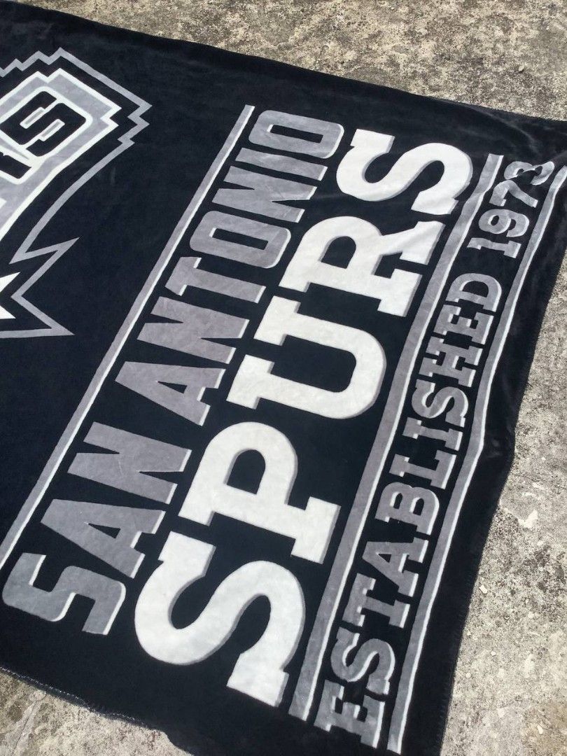 San Antonio Spurs Fleece Blanket (Category: Bedding & Towels) located in Nabua. Submitted by stayhypethrifted (Listing ID 1439618489, Image 3). Description: -Length 68 inches, Width 58 inches.