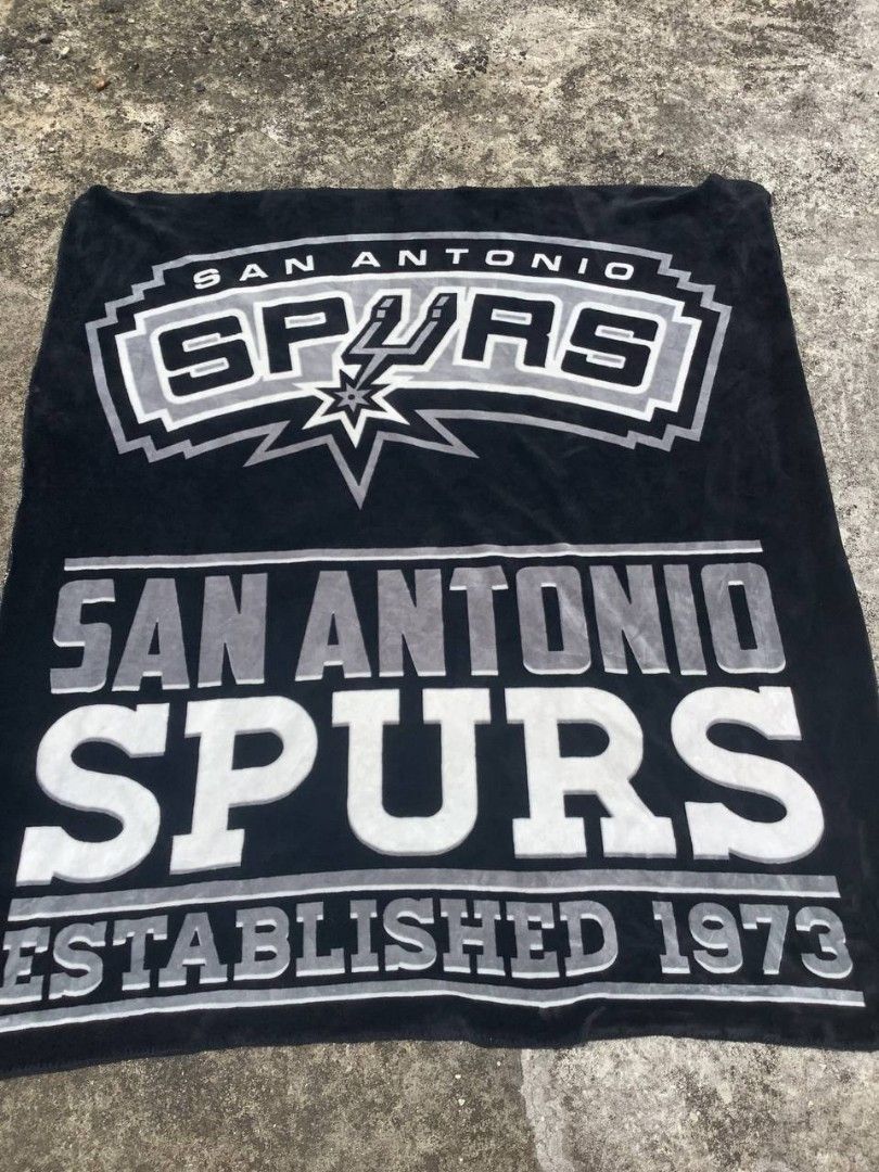 San Antonio Spurs Fleece Blanket (Category: Bedding & Towels) located in Nabua. Submitted by stayhypethrifted (Listing ID 1439618489, Image 1). Description: -Length 68 inches, Width 58 inches.