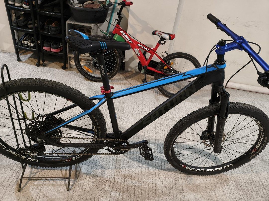Saturn Atlas 2.0 MTB (Category: Bicycles) located in Manila. Submitted by kugelblitz (Listing ID 1439713065, Image 2). Description: - Saturn Atlas mountain bike - Black and blue frame - Schwalbe tire - Black seat with blue accents - In good working condition - 27.5 Frame - weapon prime 9 pawls daw divided into 3 teeth lng sa loob tu. - Weapon rim - Ready to ride! - Negotiable - Shakeys Bagumbayan or SM hyper market lng. (front Ng JRU) meet up.