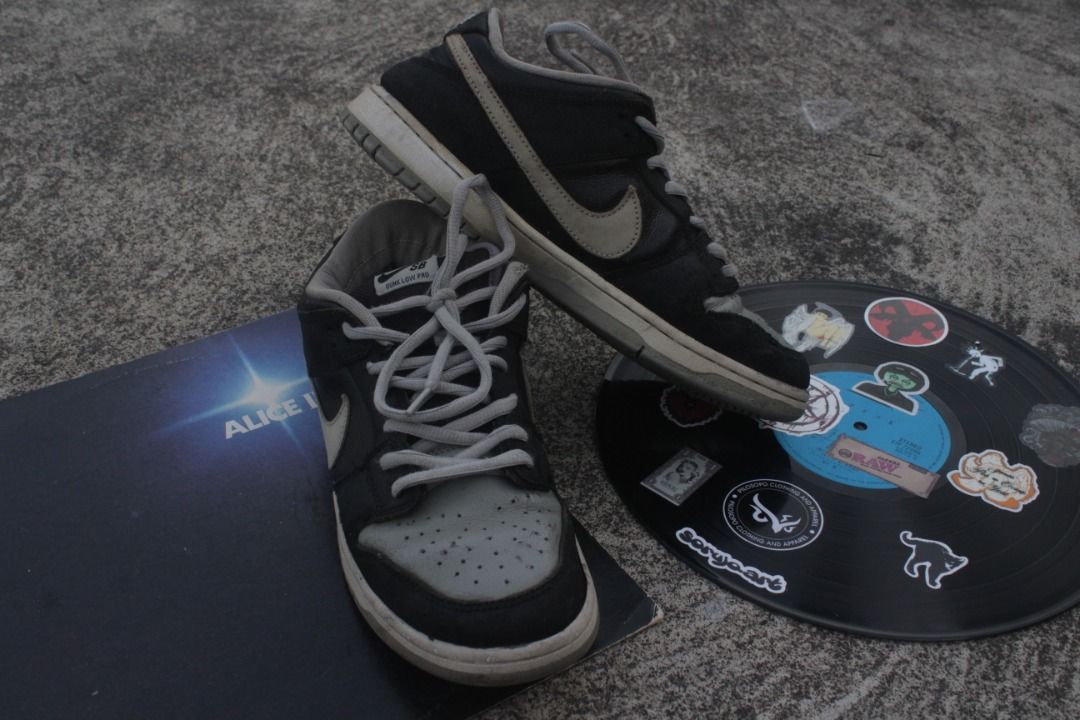 SB Dunk Low Pro "J-Pack - Shadow" Puffer Sneakers (Category: Sneakers) located in Naga. Submitted by kurtsoweak042005 (Listing ID 1439735205, Image 2). Description: SB Dunk Low Pro "J-Pack - Shadow" Puffer Sneakers Size US 9.5 /EU 42.5 /UK 8 In Excellent Condition Color Rate: 9.5/10 Issues are in photos:> .