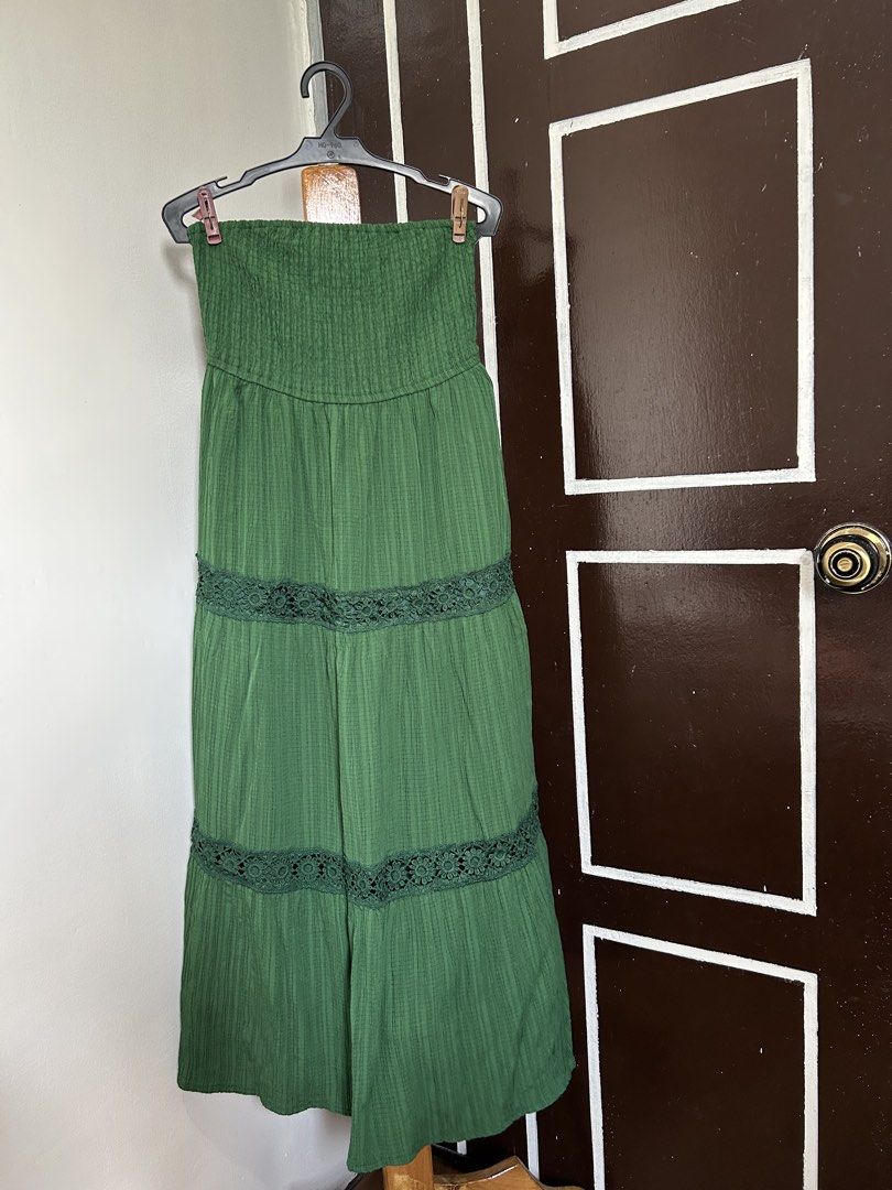 Shein Green Strapless Maxi Dress (Category: Dresses) located in Plaridel. Submitted by judsssp (Listing ID 1439651549, Image 1). Description: - Shein green strapless maxi dress - Size: Small - Features a textured bodice - Tiered skirt with lace detailing - Solid green color - Made in China -Used twice.