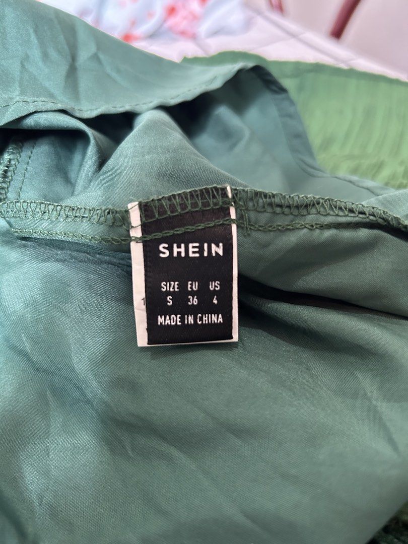 Shein Green Strapless Maxi Dress (Category: Dresses) located in Plaridel. Submitted by judsssp (Listing ID 1439651549, Image 2). Description: - Shein green strapless maxi dress - Size: Small - Features a textured bodice - Tiered skirt with lace detailing - Solid green color - Made in China -Used twice.