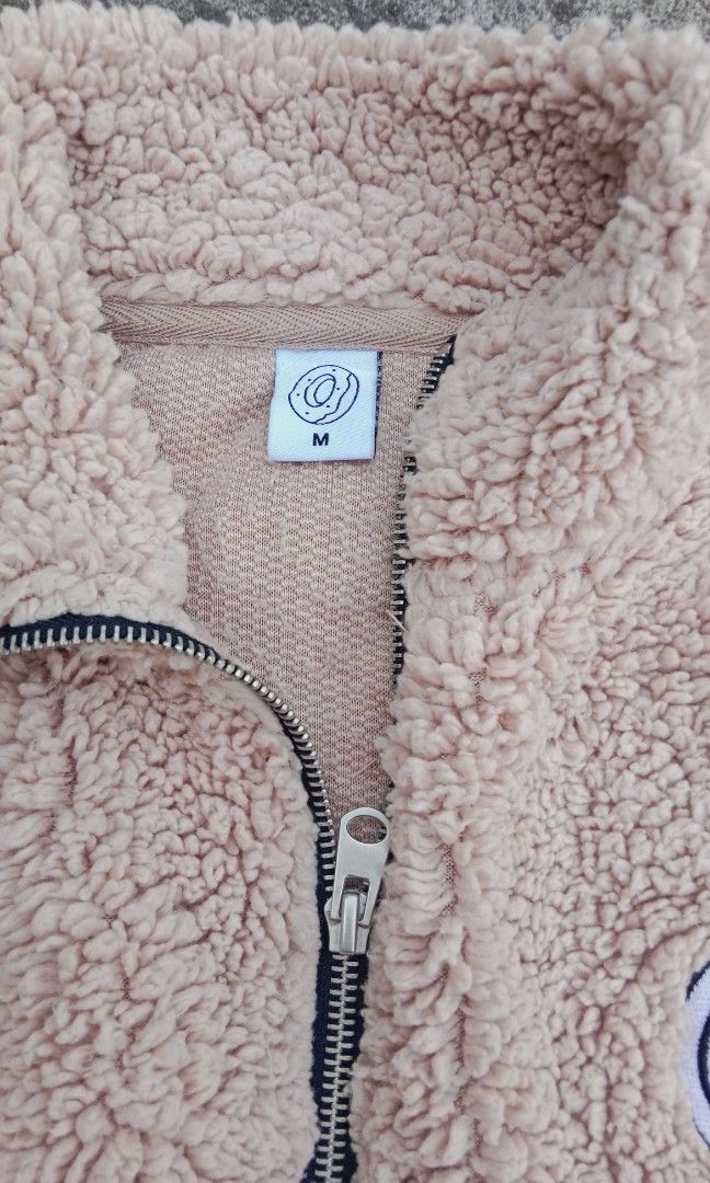 Sherpa Half zip Fleece Sweatshirt (Category: Coats, Jackets and Outerwear) located in Tabaco. Submitted by rojean_09 (Listing ID 1439670398, Image 2). Description: .