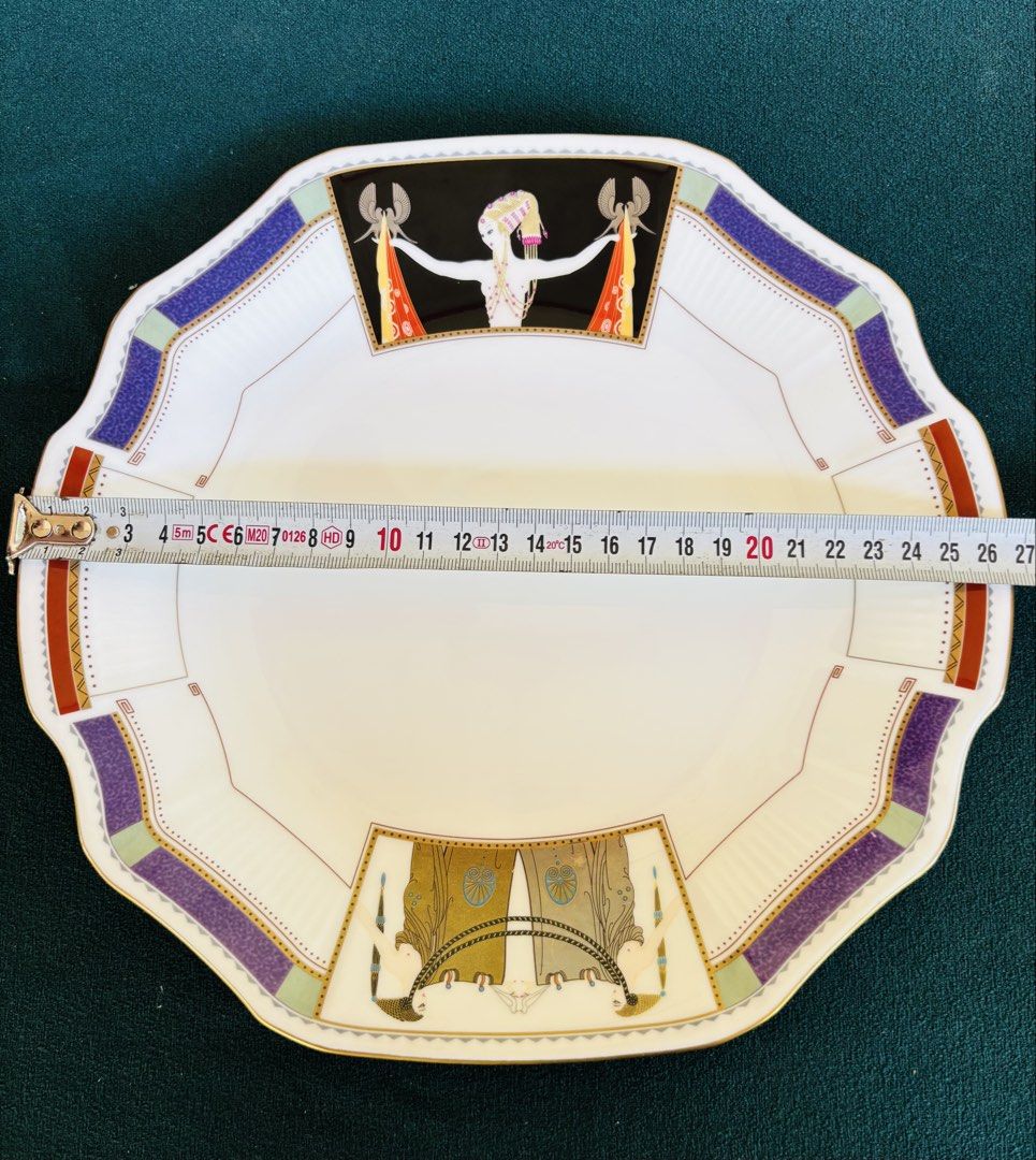 Shiseido plate with stand (Category: Other Kitchenware & Tableware) located in Dapitan. Submitted by clarisasan19348 (Listing ID 1439622042, Image 2). Description: .
