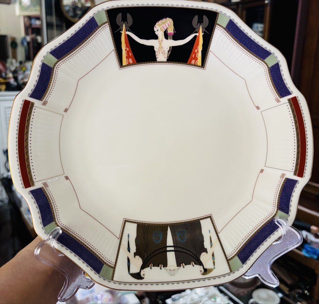 Shiseido plate with stand (Category: Other Kitchenware & Tableware) located in Dapitan. Submitted by clarisasan19348 (Listing ID 1439622042, Image 3). Description: .