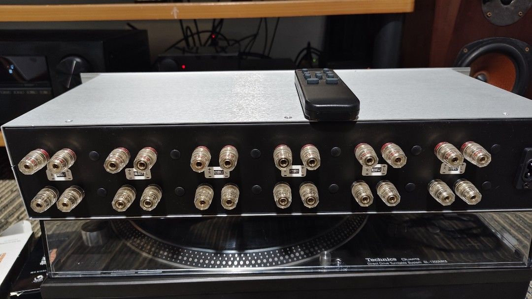 Speaker Selector box462785133434654721