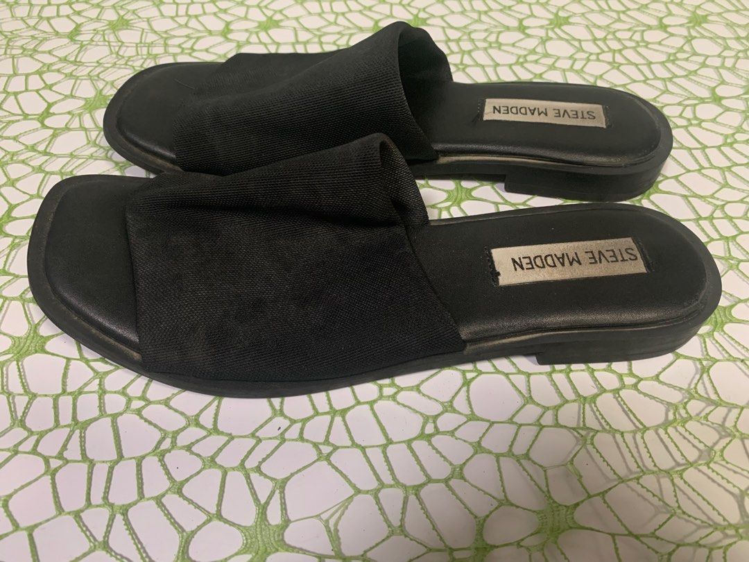 Steve Madden Black Sandals (Category: Flats & Sandals) located in Mandaluyong City. Submitted by newandlovedco. (Listing ID 1439766245, Image 3). Description: - Steve Madden sandals - Size 6.5 - Authentic and Mall Purchased 📍 Location: Mandaluyong City 🚚 Delivery Options: • Lalamove • Grab Express • J&T Express 💳 Mode of Payment: • GCash 📦 Delivery & Payment Terms If Seller Books the Rider (Lalamove/Grab): 1. Rider delivers the item to the bu