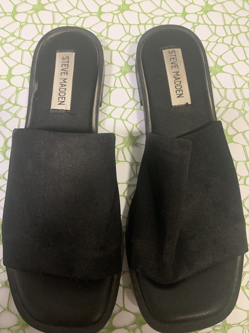 Steve Madden Black Sandals (Category: Flats & Sandals) located in Mandaluyong City. Submitted by newandlovedco. (Listing ID 1439766245, Image 2). Description: - Steve Madden sandals - Size 6.5 - Authentic and Mall Purchased 📍 Location: Mandaluyong City 🚚 Delivery Options: • Lalamove • Grab Express • J&T Express 💳 Mode of Payment: • GCash 📦 Delivery & Payment Terms If Seller Books the Rider (Lalamove/Grab): 1. Rider delivers the item to the bu