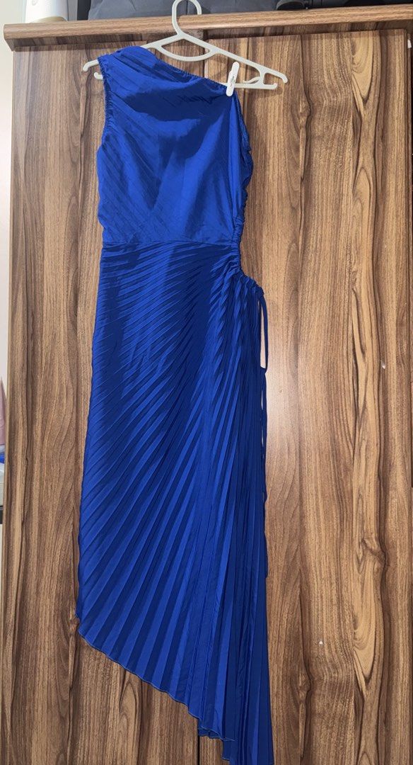 Asymmetrical Blue Ruffle Hem Dress (Category: Dresses) located in Angono. Submitted by gentlyadoredstuff (Listing ID 1439804259, Image 2). Description: - Blue - Ganda ng color!! - Used once for birthday - Sold out on shein - Location: Antipolo City.