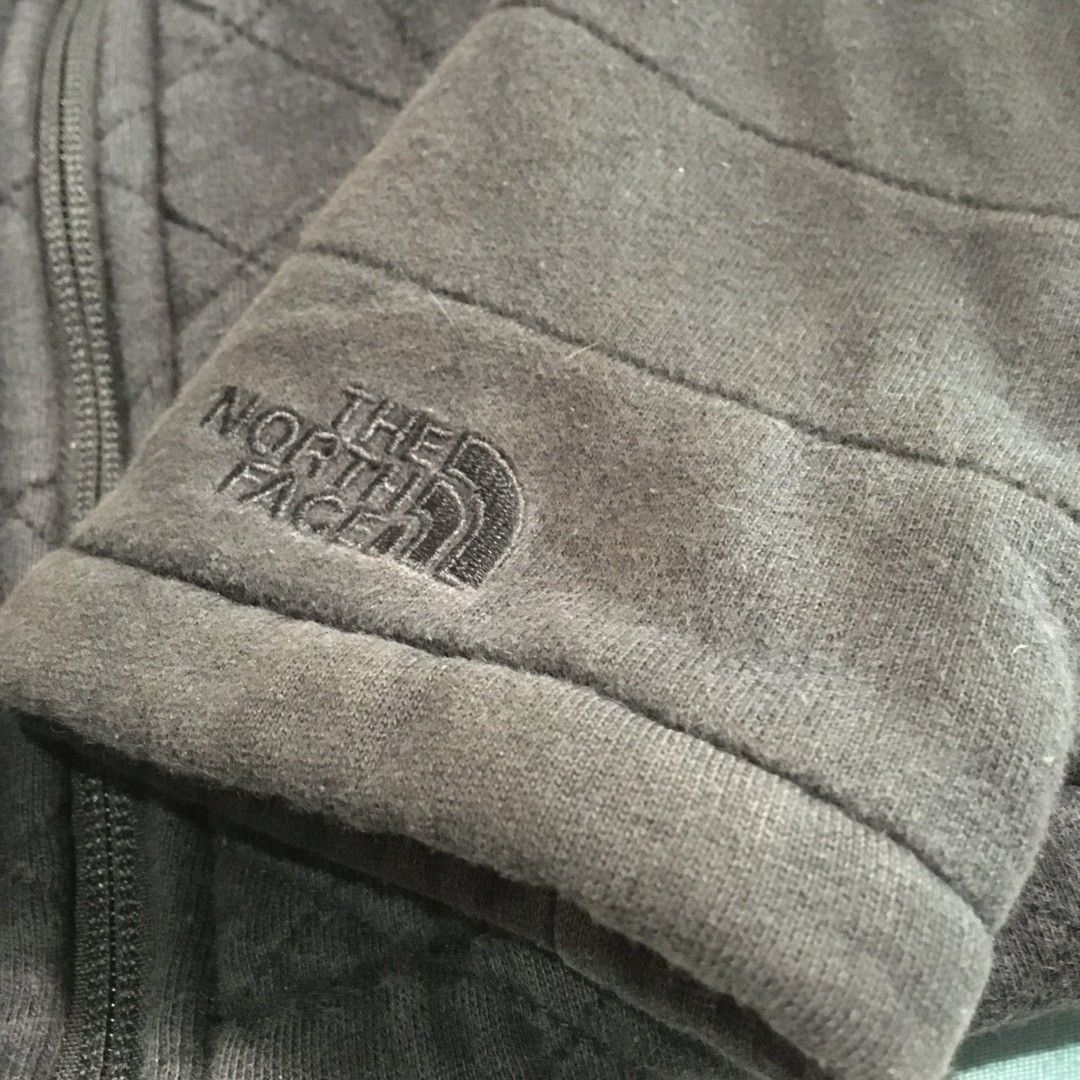 The North Face Women's Jacket (Category: Coats, Jackets and Outerwear) located in Muntinlupa City. Submitted by loots_ni_breivennn (Listing ID 1439698360, Image 2). Description: - The North Face black jacket - Size: S/P - Full zip closure - High collar - Quilted design - Soft, fleece-like interior - The North Face logo on sleeve - Made in Vietnam.