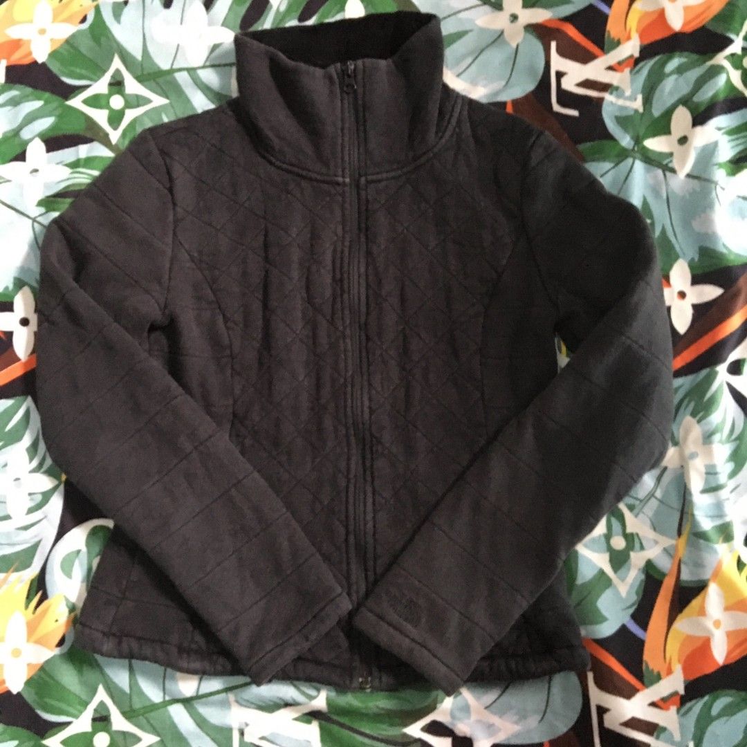 The North Face Women's Jacket (Category: Coats, Jackets and Outerwear) located in Muntinlupa City. Submitted by loots_ni_breivennn (Listing ID 1439698360, Image 1). Description: - The North Face black jacket - Size: S/P - Full zip closure - High collar - Quilted design - Soft, fleece-like interior - The North Face logo on sleeve - Made in Vietnam.