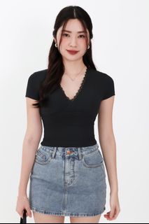 (Category: ) located in . Submitted by wardrobeofjess (Listing ID 1439726282, Image 1). Description: .