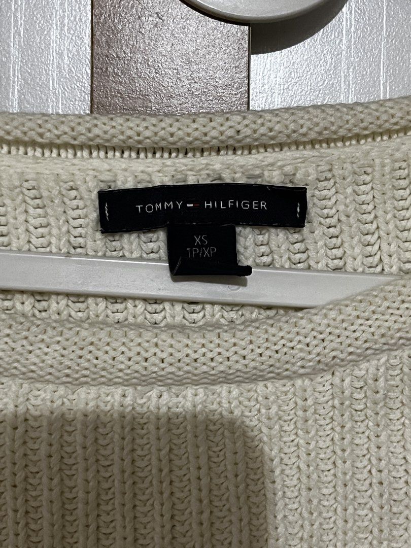 Tommy hilfiger textured knitted sweater (Category: Coats, Jackets and Outerwear) located in Manila. Submitted by shopthevintage (Listing ID 1439774800, Image 2). Description: pm for more details .