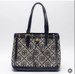 (Category: ) located in . Submitted by closet_jz (Listing ID 1439693678, Image 1). Description: .