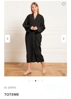 (Category: ) located in . Submitted by saksthriftavenuebyluckymaria8 (Listing ID 1439677132, Image 1). Description: .