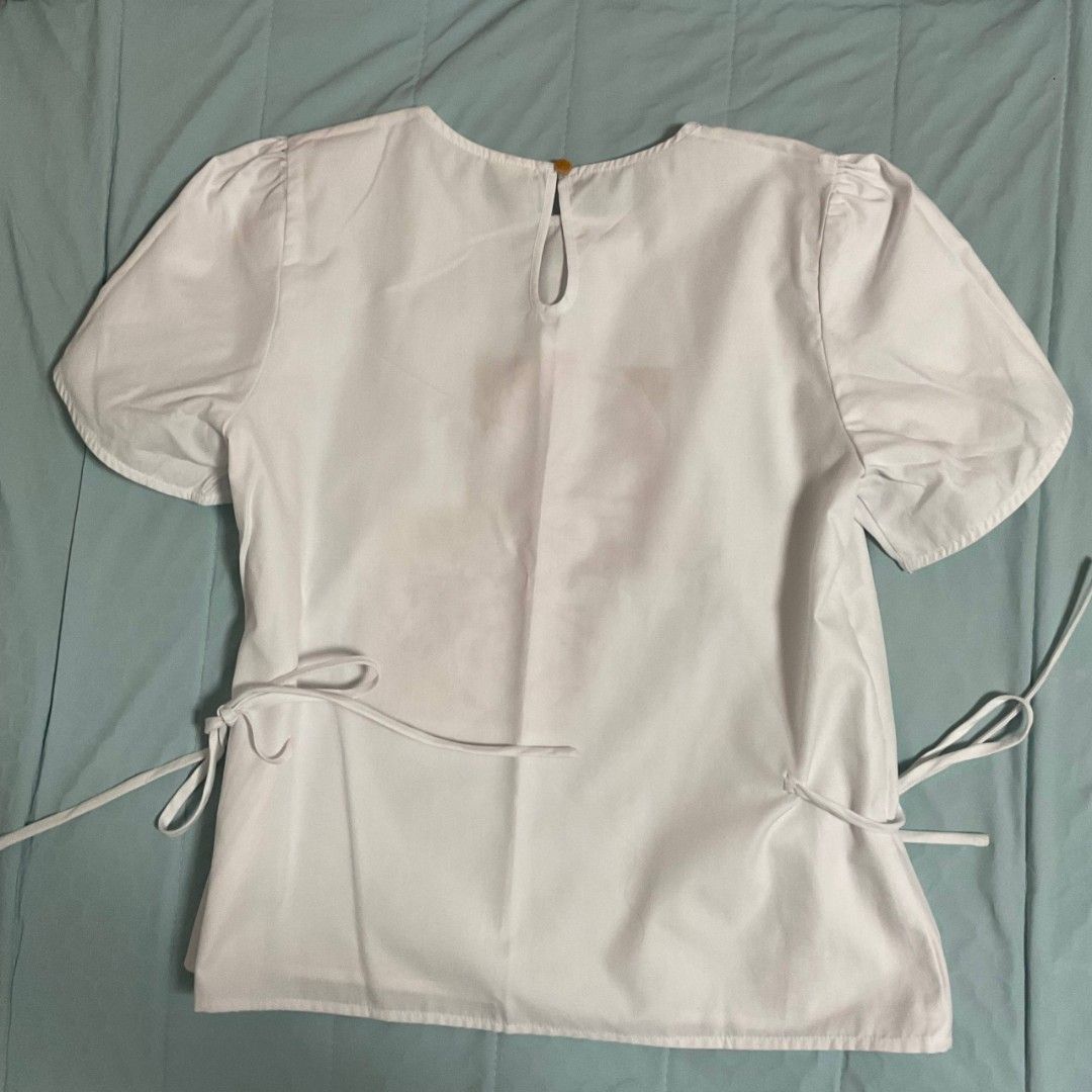 Unica White Pink Shell Summer Print Top S (Category: Sleeveless) located in Paranaque City. Submitted by prelovedby.aly (Listing ID 1439732035, Image 3). Description: Unica white top with shell print. Features short sleeves, tie sides, round neckline, and keyhole back. Relaxed fit..