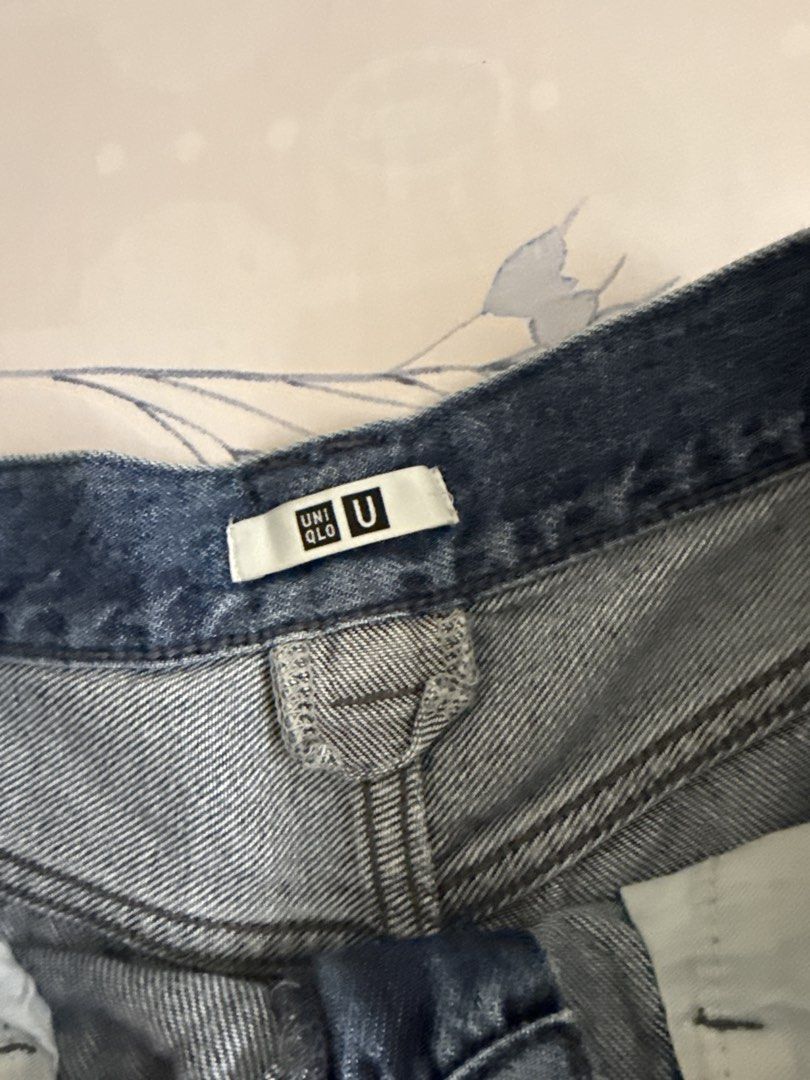 Uniqlo Denim Shorts (Category: Shorts) located in Quezon City. Submitted by prod.bts (Listing ID 1439627986, Image 2). Description: - Uniqlo denim shorts - Straight leg cut - Size: 28 (71cm) MOP: gcash MOD: jnt, lalamove, ggx.