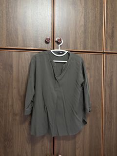 (Category: ) located in . Submitted by clearingmywardrobee (Listing ID 1439722548, Image 1). Description: .