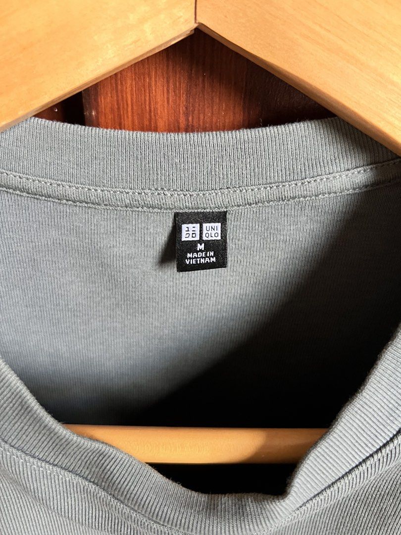 Uniqlo Green Mini T-Shirt (Category: Shirts) located in Quezon City. Submitted by declutteringpeppers (Listing ID 1439688541, Image 2). Description: - Uniqlo crop top - Green color - Crew neck - Short sleeves - Made in Vietnam - Perfect for everyday wear.