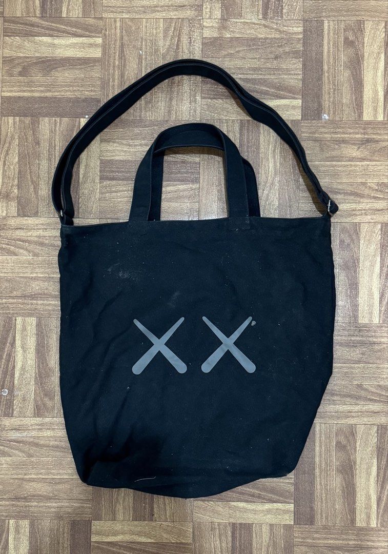 Uniqlo Kaws + Warhol Tote Bag (Category: Tote Bags) located in Manila. Submitted by eddy_ramos (Listing ID 1439751884, Image 2). Description: - Uniqlo tote bag - With pocket inside - Needs wash.