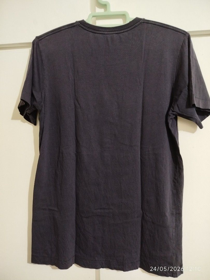 Uniqlo mens tshirt small (Category: Tshirts & Polo Shirts ) located in Quezon City. Submitted by crci12 (Listing ID 1439641101, Image 3). Description: Uniqlo mens tshirt Small Slightly used Color dark grayish blue with hint of a bit purple Color may vary due to lighting Actual pictures posted What you see is what you get P200 last price Meet ups: *Simplicity mini stop commonwealth ave., balara, qc. *Kindly send us a message for a schedule of meet