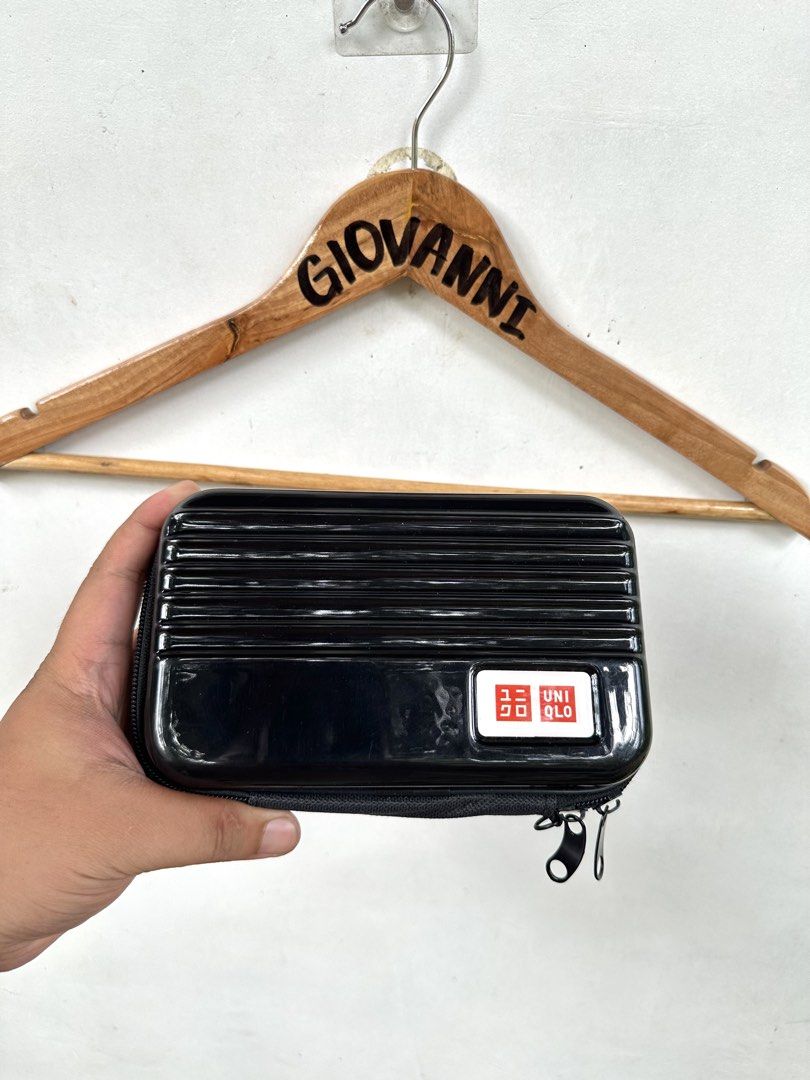 Uniqlo Multi Case Wrist Pouch Limited Edition (Category: Belt bags, Clutches and Pouches) located in Ozamiz City. Submitted by quick_done_deals (Listing ID 1439673767, Image 3). Description: 🛒 ** Uniqlo Multi Case Wrist Pouch Limited Edition 😍** 💯 Excellent Condition 📐 Dimes: L 🔍 Issue: None 🎨 Color Rate: 9.5 / 10.