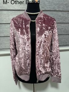 (Category: ) located in . Submitted by chonkycloset (Listing ID 1439739987, Image 1). Description: .