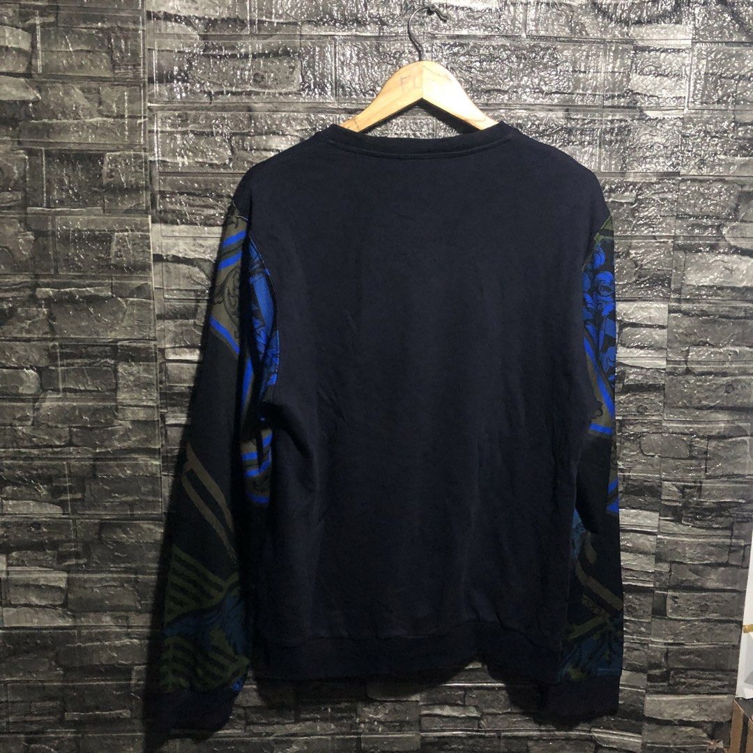 Versace Jeans Couture Sweatshirt (Category: Luxury Apparel) located in Manila. Submitted by flex_curation (Listing ID 1439764295, Image 3). Description: 22.5x27 IN VERY GOOD CONDITION AND IN PRESENTABLE CONDITION BACOOR CAVITE LOC.