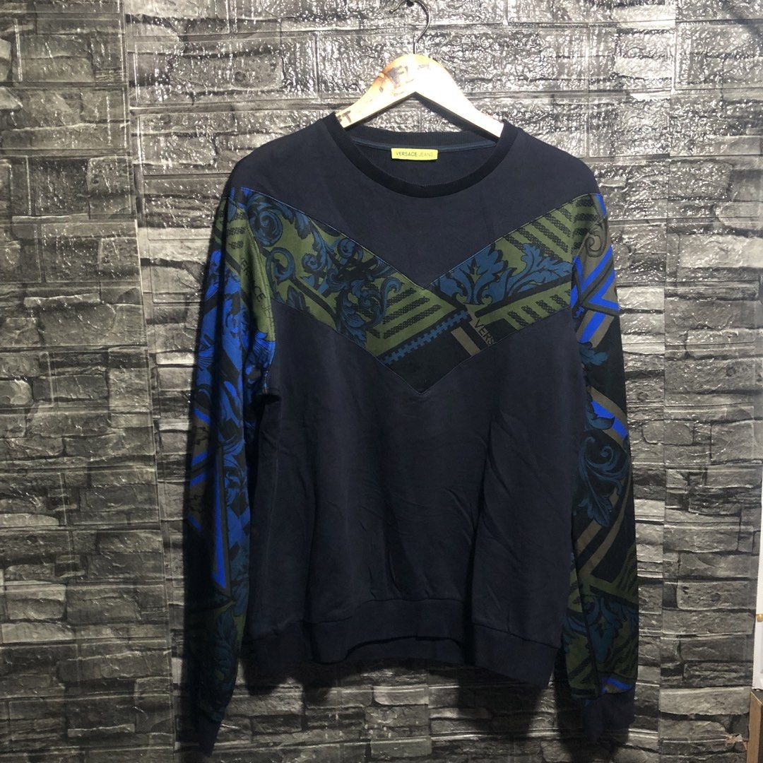 Versace Jeans Couture Sweatshirt (Category: Luxury Apparel) located in Manila. Submitted by flex_curation (Listing ID 1439764295, Image 1). Description: 22.5x27 IN VERY GOOD CONDITION AND IN PRESENTABLE CONDITION BACOOR CAVITE LOC.