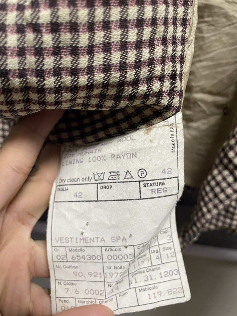 Vintage Giorgio Armani Cropped Blazer (Category: Luxury Apparel) located in Taguig. Submitted by uppcyclee (Listing ID 1439768973, Image 3). Description: Vintage Giorgio Armani Cropped Blazer Size Small-Medium (19.5x21) Good condition Inner stains only .