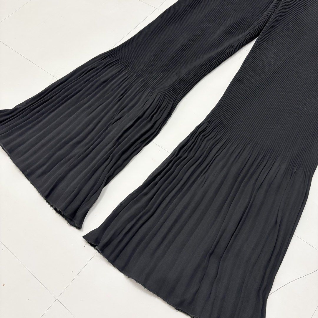 Vivienne Tam Pleats Flare Pants (Category: Other Bottoms) located in Makati City. Submitted by bzspr (Listing ID 1439681830, Image 2). Description: Vivienne Tam Pleats Flare Pants Waist 28-30 inches Length 38.5 inches.