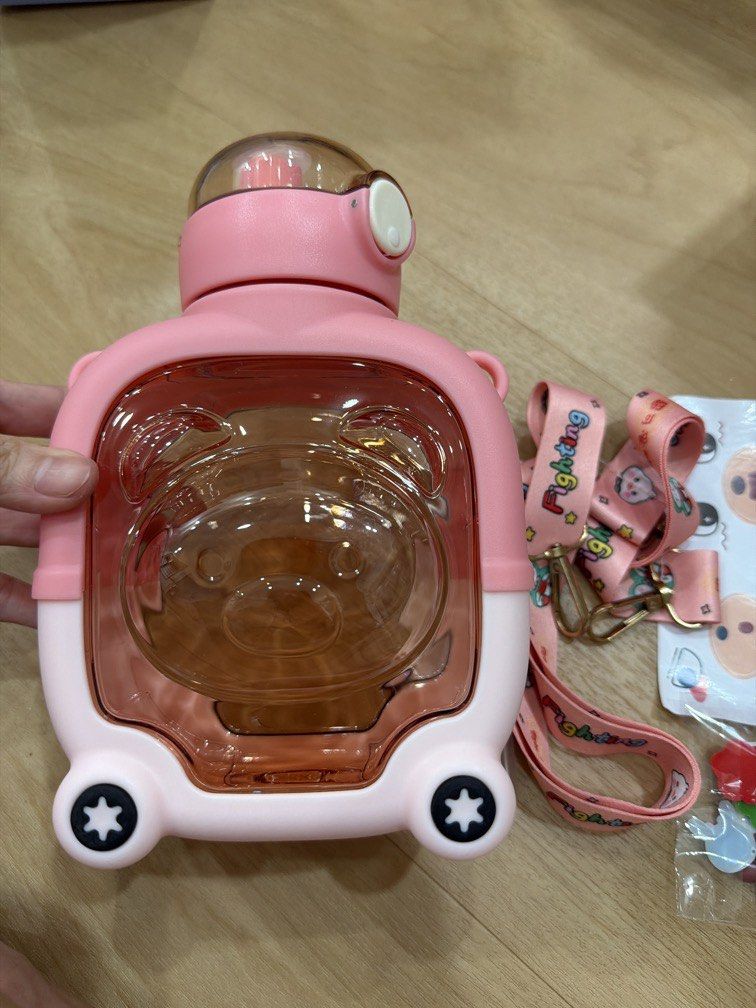 Water bottles463005379263221760