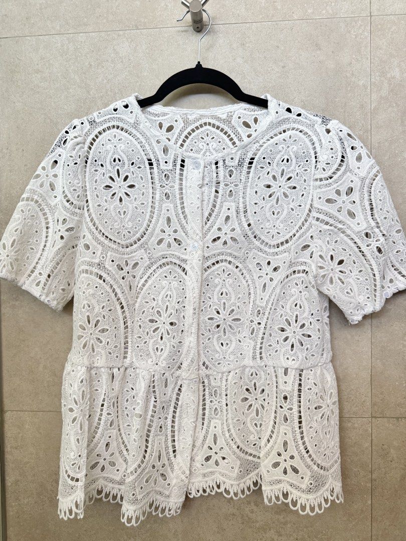 White Dainty Peplum Lace Top (Category: Blouses) located in Las Pinas. Submitted by untold.ph (Listing ID 1439684031, Image 2). Description: Never worn! Just washed 🤍 Rfs: Hindi umabot for my event Fits Small Dainty lace peplum top Buttons are working Bought this for P500! Never nagamit 🤍.