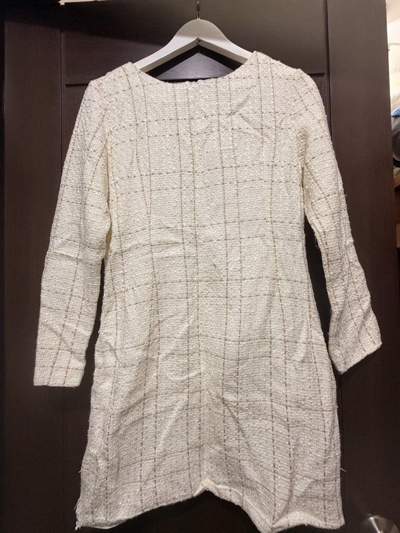 White Tweed Long Sleeve Dress (Category: Dresses) located in Mandaluyong City. Submitted by giuseppina85 (Listing ID 1439764998, Image 1). Description: Elegant white tweed dress. Long sleeves, simple cut. Subtle grid pattern. Sophisticated and timeless. Bust 34-36 inches Waist 29-30 inches.