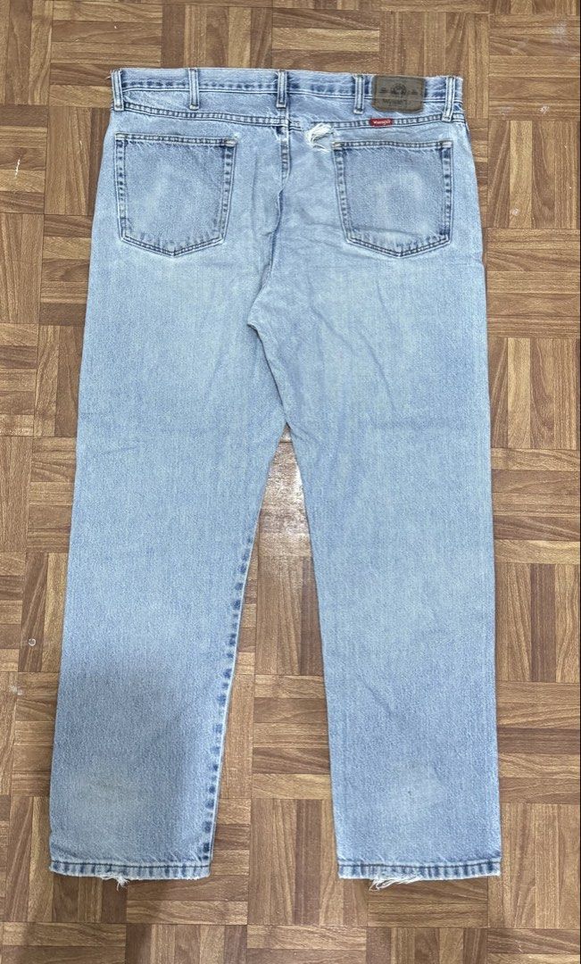 Wrangler 96501DS Jeans 38x30 (Category: Jeans) located in Manila. Submitted by eddy_ramos (Listing ID 1439684334, Image 2). Description: - Wrangler light wash jeans - Classic five-pocket design - Straight leg cut - Issue: holes (will send pics).