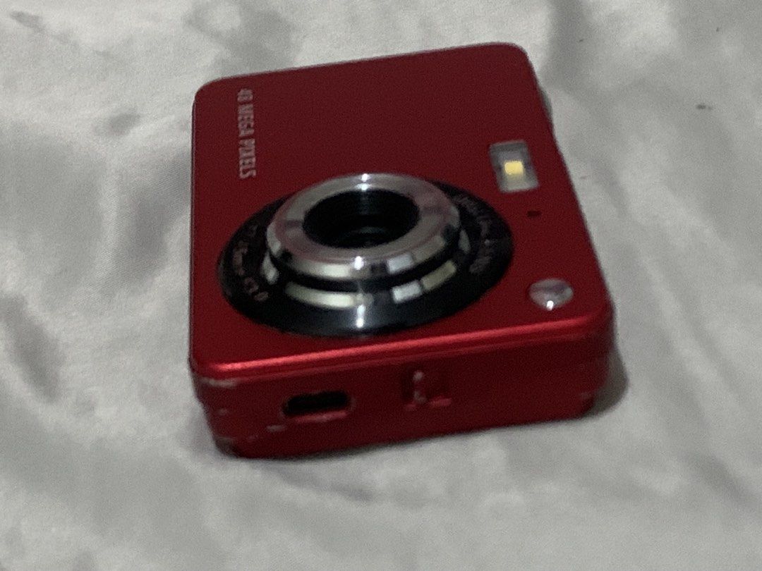 Y2K 48MP Digital Camera | Red (Category: Cameras) located in San Mateo. Submitted by bluhydrangea (Listing ID 1439676330, Image 2). Description: 48 MP Digital Camera Fully working Cosmetic flaws only as seen in photo (paint chips) Message for sample photos for sure buyers.