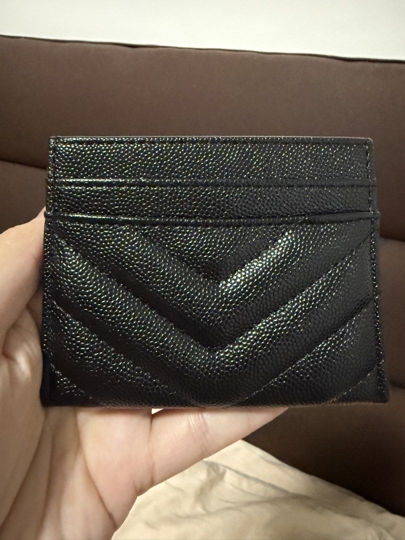 YSL GWP Card Holder (Category: Luxury Bags & Wallets) located in Cavite. Submitted by cha____r (Listing ID 1439764276, Image 3). Description: YSL card holder This is an authentic GIFT WITH PURCHASE item (NOT the retail item) The material differs from retail item Includes its original box.