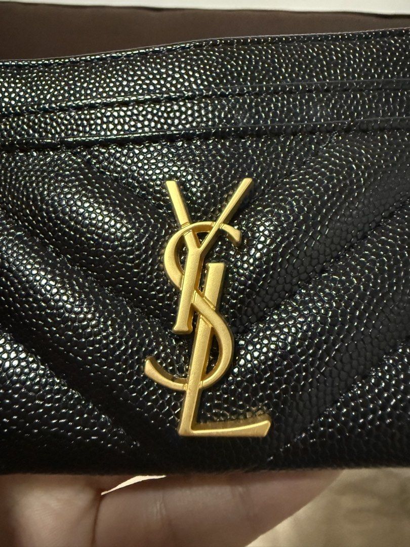 YSL GWP Card Holder (Category: Luxury Bags & Wallets) located in Cavite. Submitted by cha____r (Listing ID 1439764276, Image 2). Description: YSL card holder This is an authentic GIFT WITH PURCHASE item (NOT the retail item) The material differs from retail item Includes its original box.
