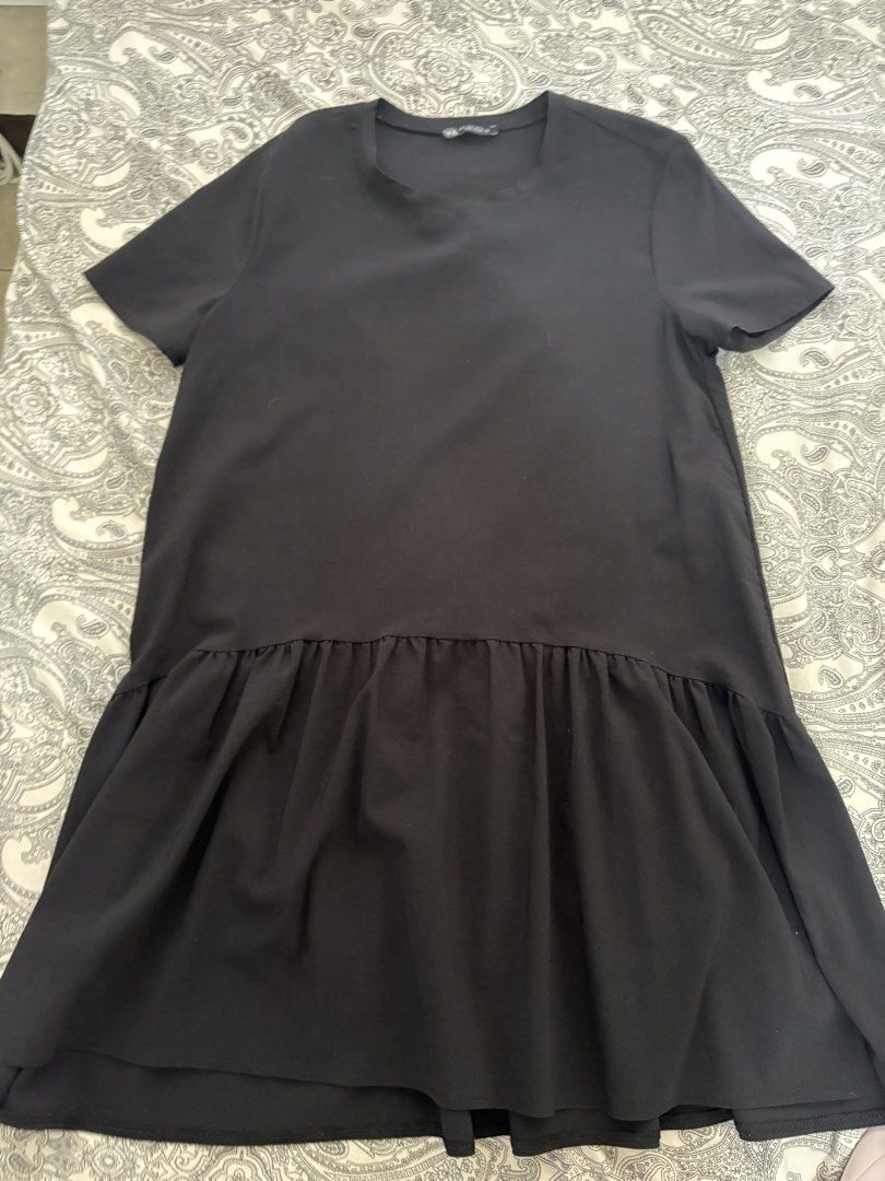 Zara - mini dress with ruflles (Category: Dresses) located in Mandaluyong City. Submitted by hdvvv (Listing ID 1439625339, Image 2). Description: Size Large Rfs: too short for me.
