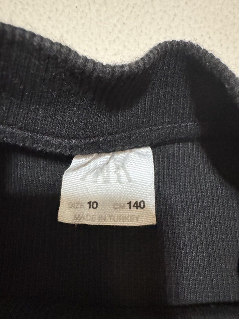 Zara Black Dress Size 10 (Category: Dresses) located in Mandaluyong City. Submitted by toront0427 (Listing ID 1439749378, Image 3). Description: - Zara black dress - Long sleeves - Round neckline - Fitted bodice - Bubble skirt - Size 10 - 140cm length - Made in Turkey - Condition: Discoloration around neckline.