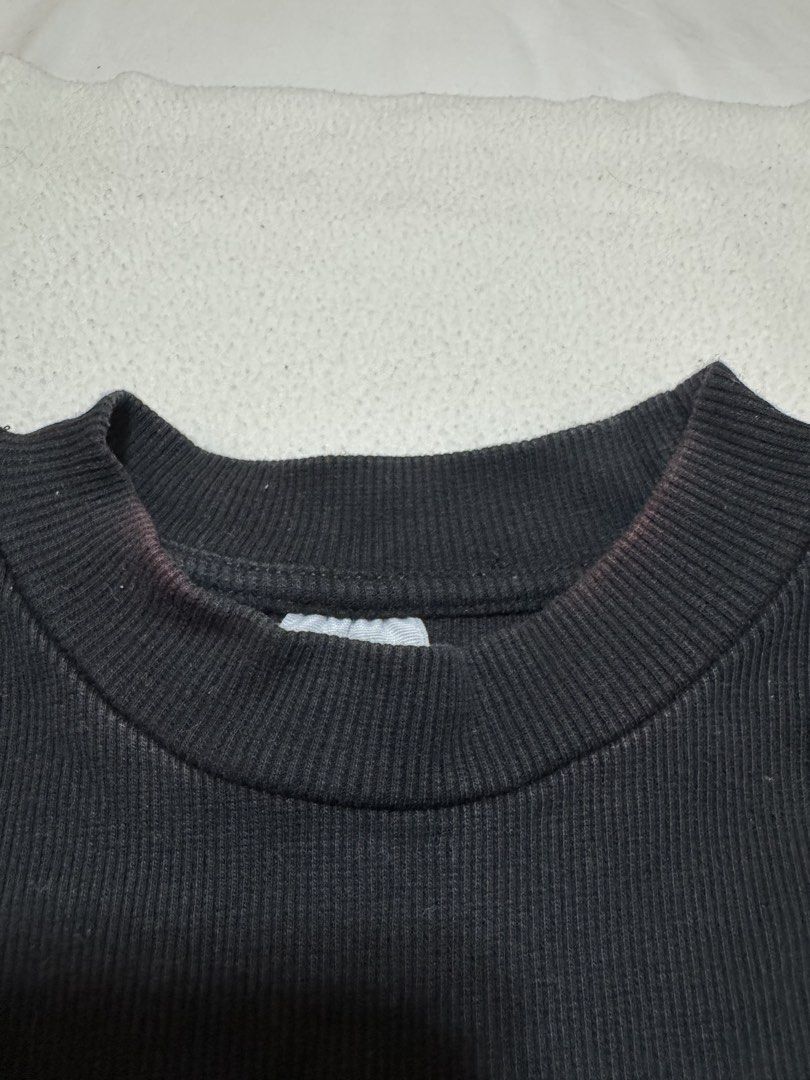 Zara Black Dress Size 10 (Category: Dresses) located in Mandaluyong City. Submitted by toront0427 (Listing ID 1439749378, Image 2). Description: - Zara black dress - Long sleeves - Round neckline - Fitted bodice - Bubble skirt - Size 10 - 140cm length - Made in Turkey - Condition: Discoloration around neckline.