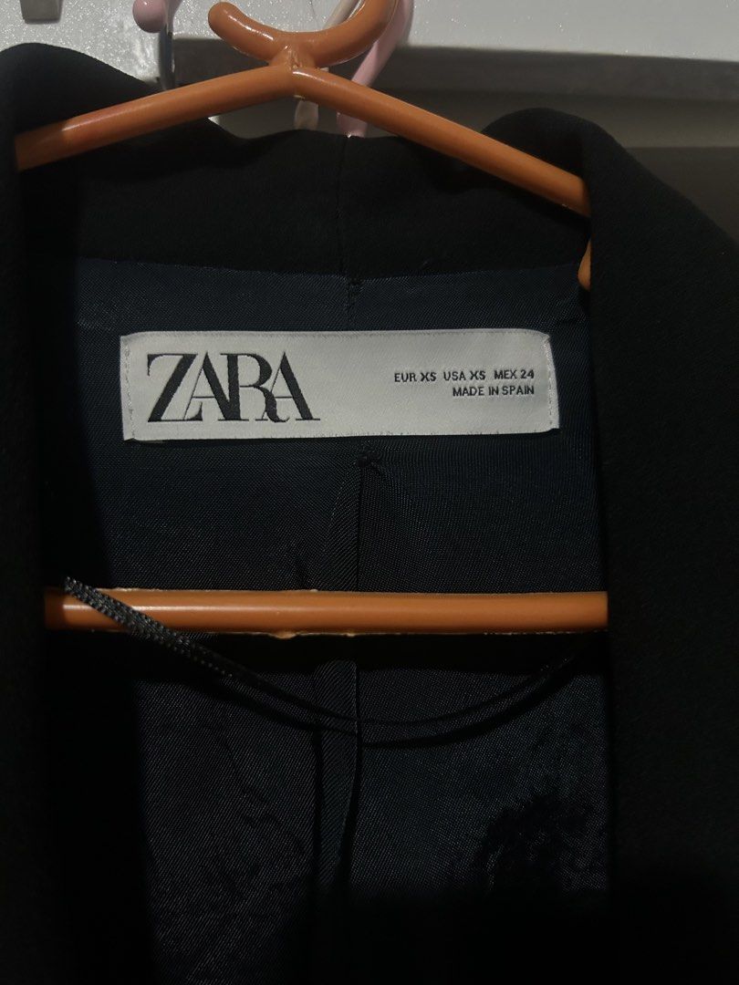Zara Black Ruched Sleeves Blazer (Category: Coats, Jackets and Outerwear) located in Caloocan City. Submitted by shopsunshine (Listing ID 1439711568, Image 2). Description: - Zara black blazer - Ruched sleeves .
